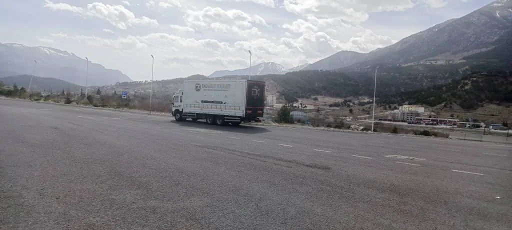 2 aracım satılıktır Beyaz kamyon 550 bordo kamyon 700 – fotoğraf 4