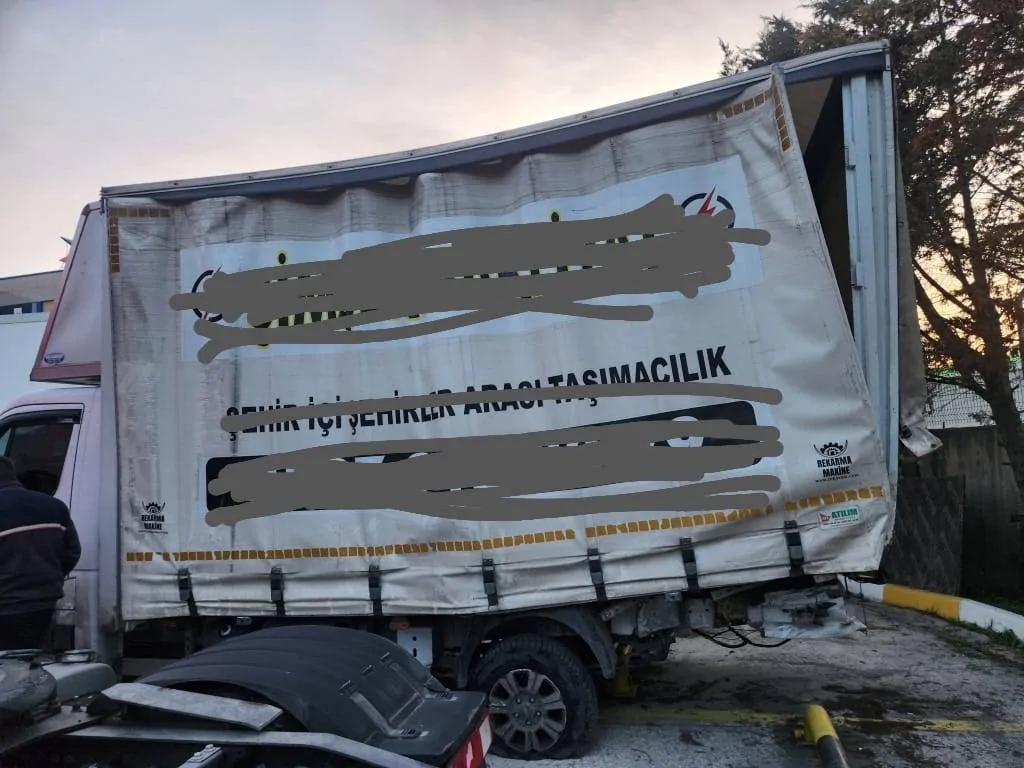 Acil satılık kayar kasalı kazalı Master kamyonet – fotoğraf 3