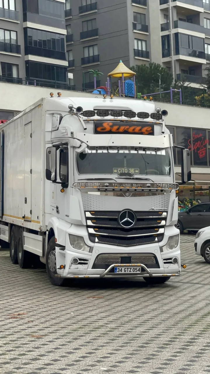 Tr de tek ACTROS – fotoğraf 2